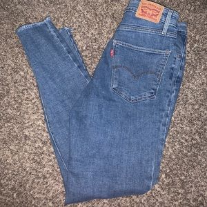 Women’s Levi’s jeans. Size 29.